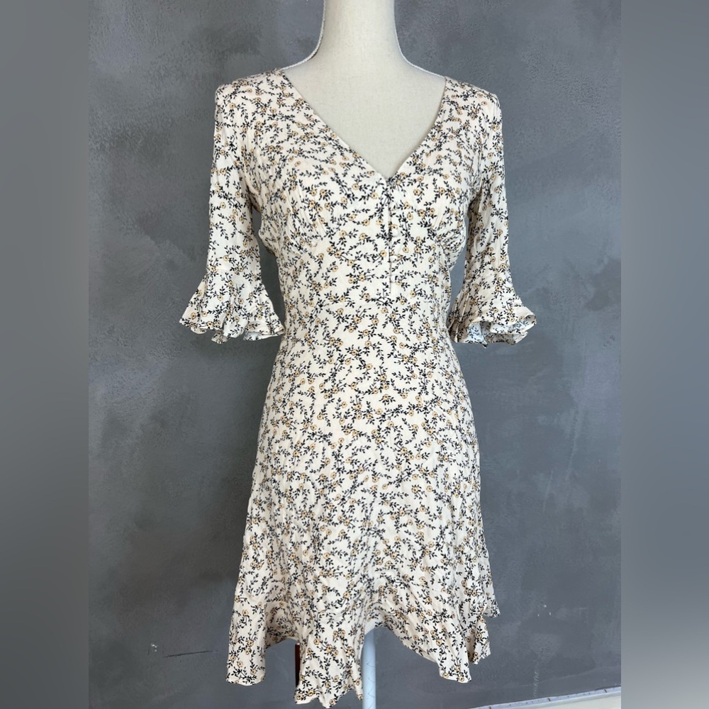 cupcakes and cashmere Roxbury Dress - Picture 10 of 10